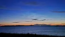 Boven Nederland waren de afgelopen nacht weer lichtende nachtwolken te zien, zoals hier vanuit Ketelhaven - Jannine Sanders
