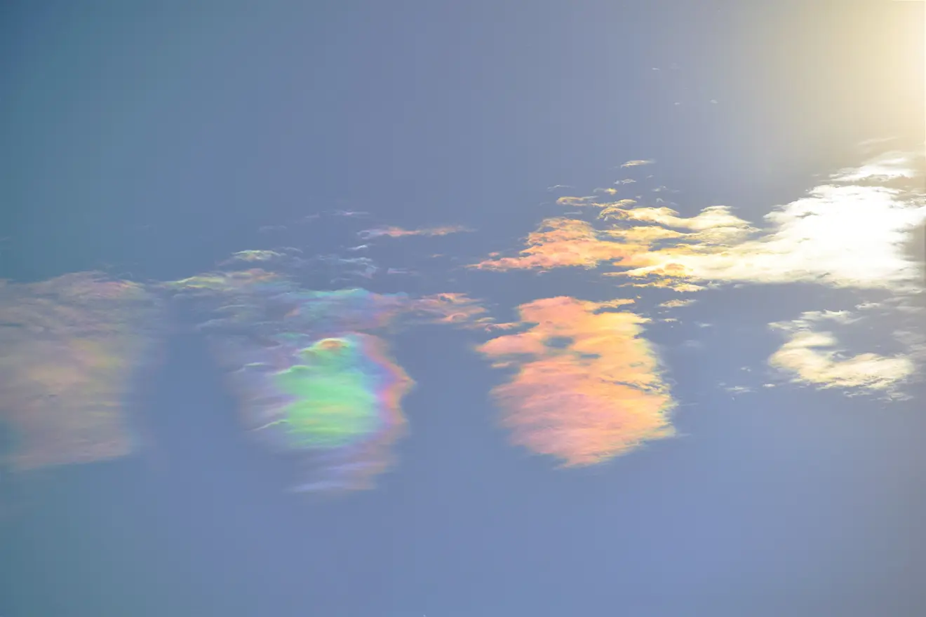 Iriserende wolken boven Beusichem - Cynthia van Leusden