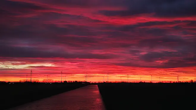 Ochtendrood, water in de sloot - Jannine Sanders