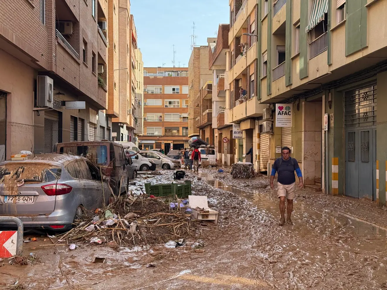 Schade door overstromingen in de buurt van Valencia, oktober 2025 - Manuel Pérez García  en Estefania Monerri Mínguez.