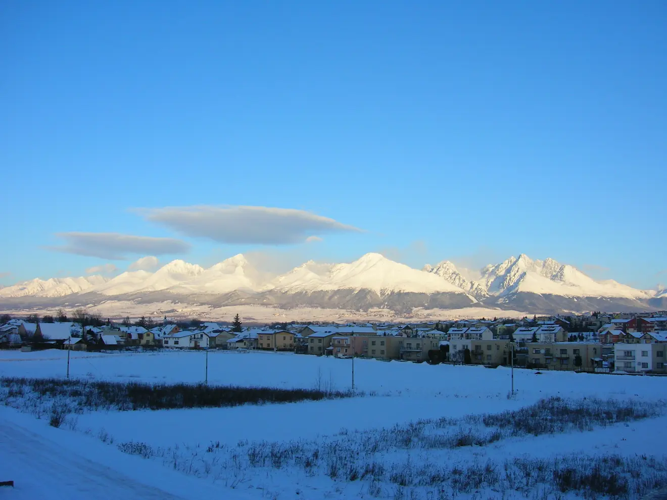 De hoge Tatra in Polen in de winter, vanaf een afstand gezien - Anna Regelsberger