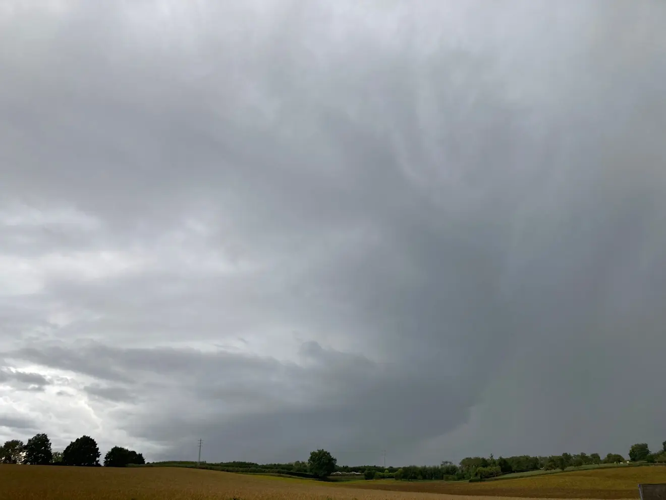 Een supercell boven Vlaanderen, die her en der schade aanrichtte - Karel Holvoet
