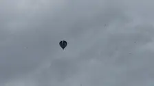Een luchtballon in een rustige atmosfeer - Reinout van den Born