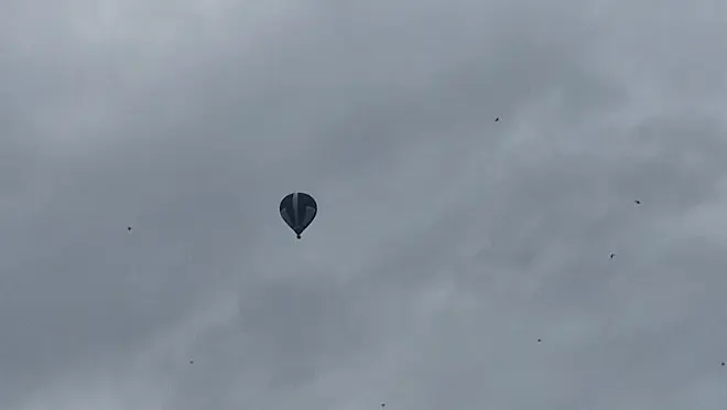 Een luchtballon in een rustige atmosfeer - Reinout van den Born