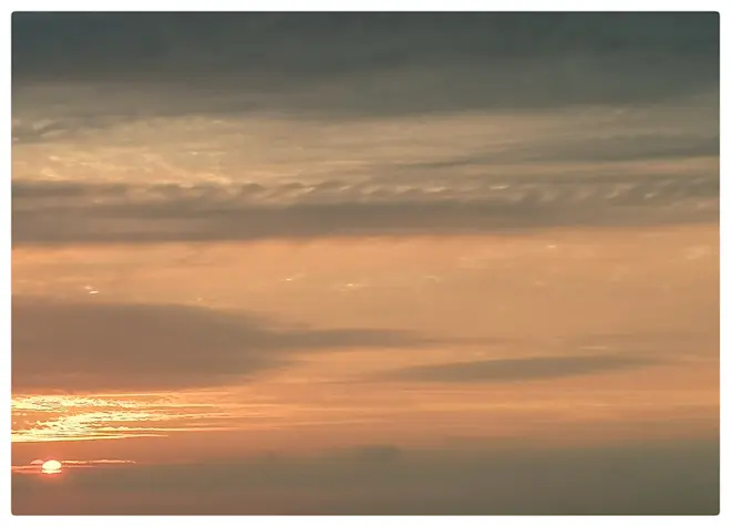 De ribbels bovenin laten Kelvin-Helmholtz onstabiliteit zien - Carlos Sour