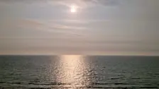 Op deze foto, genomen vanaf Texel, is duidelijk de rook te zien die gisteren in de lucht zat - Frans Alderse Baas