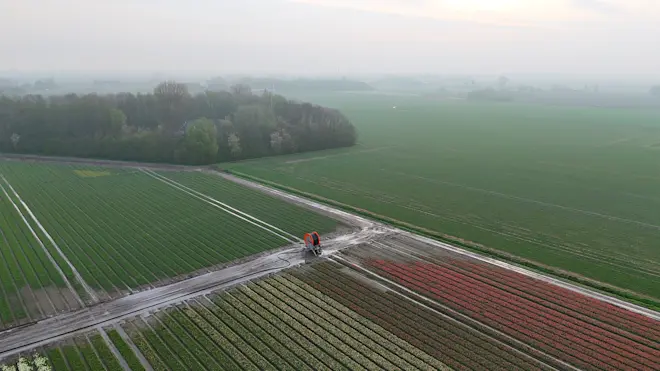 Deze sproeier is in de buurt van Roodeschool na de 19 millimeter regen van dinsdag even niet meer nodig - Jannes Wiersema