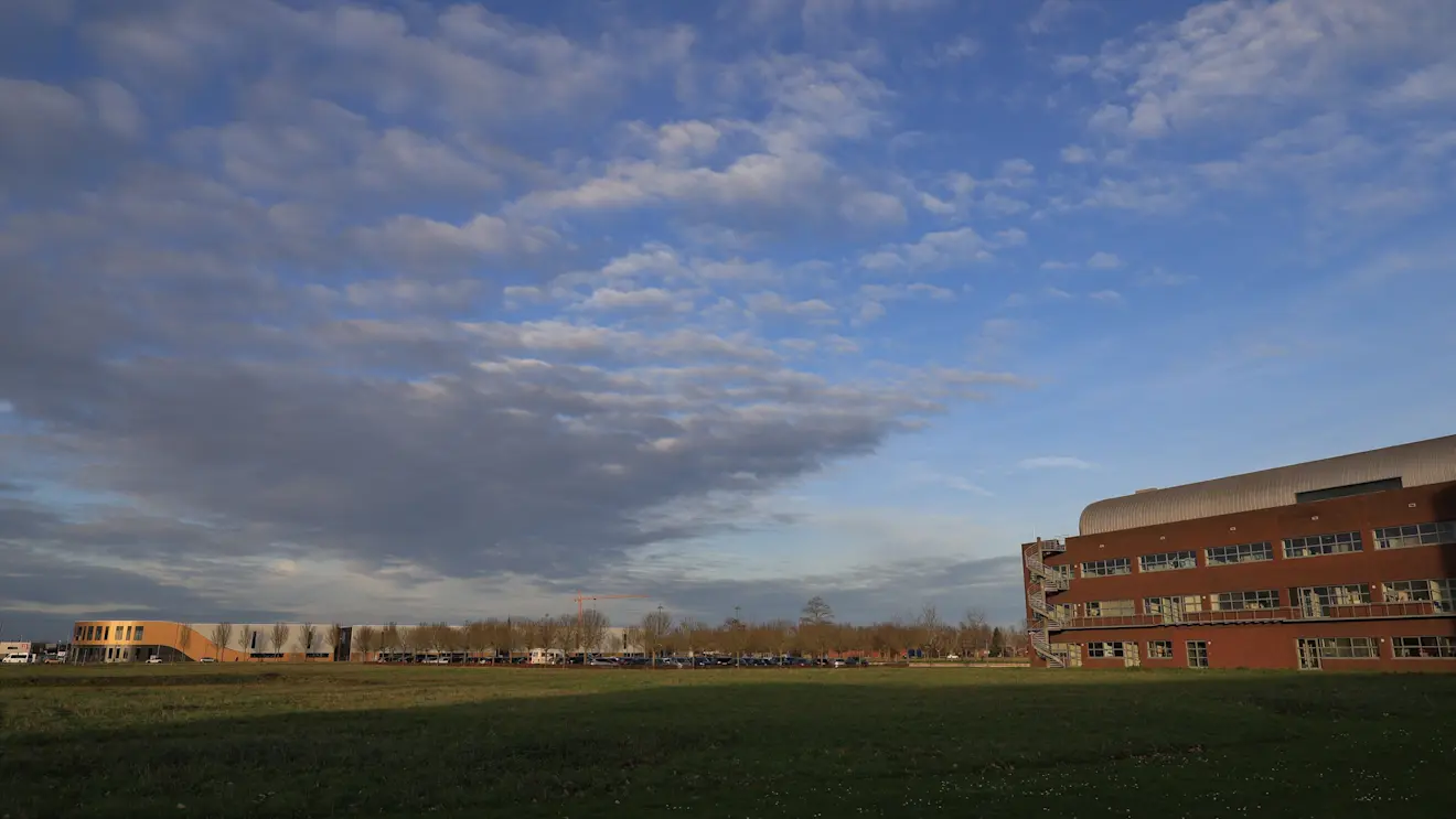Wolken en zon boven Beugen - Henk Straatman