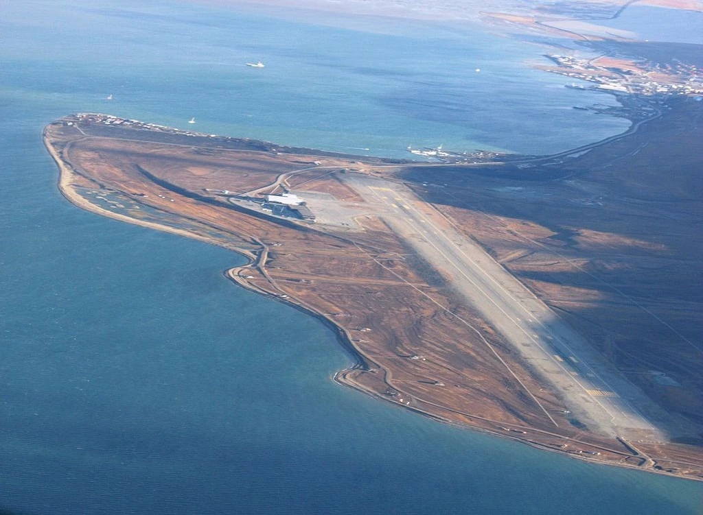 Het vliegveld van Longyearbyen vanuit de lucht - Wikipedia