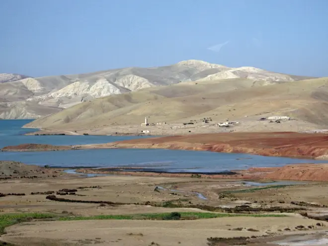 Een stuwmeer in het Sebou-bekken in Marokko  Aleksafsi