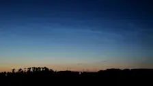 Lichtende nachtwolken, gezien vanuit Roodeschool - Jannes Wiersema