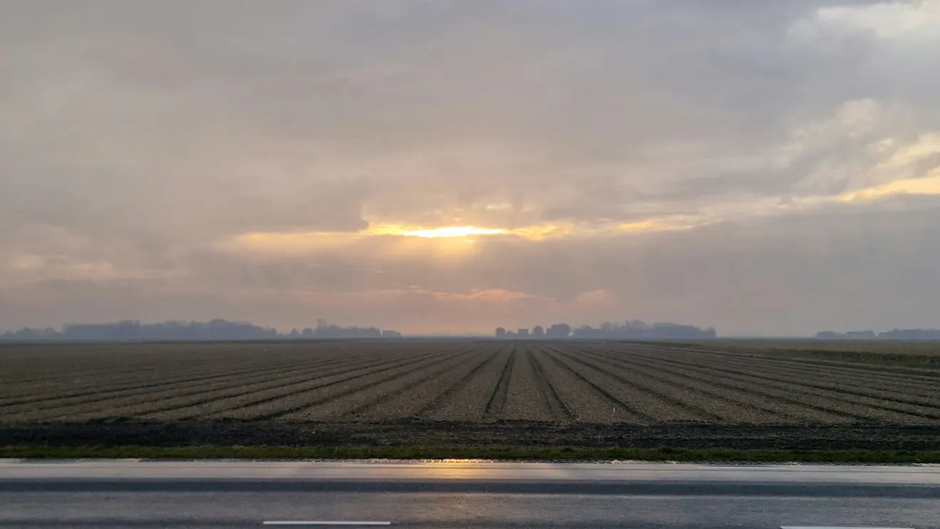Een gaatje in de wolken boven Texel - Frans Alderse Baas