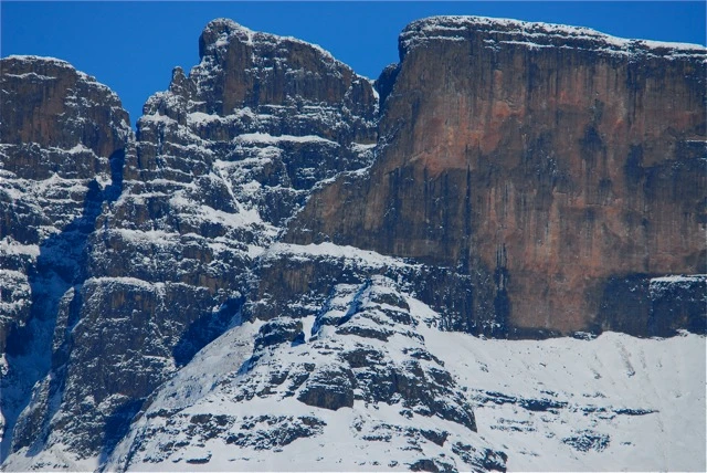 Sneeuw op de Drakensberge in Zuid-Afrika - C. Webber