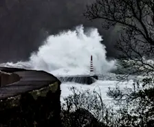 Hoge golven tijdens de passage van een tropische storm op de Azoren - André Medeiros