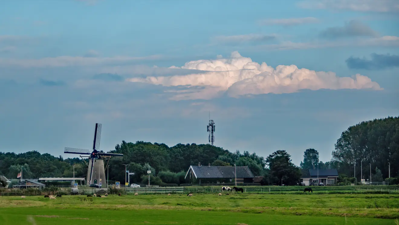Een opbollende bui in de buurt van Hellevoetsluis - Simone Genna