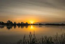 Rook, horend bij de natuurbranden in Canada, hoog in de atmosfeer boven Nederland - John Oomen