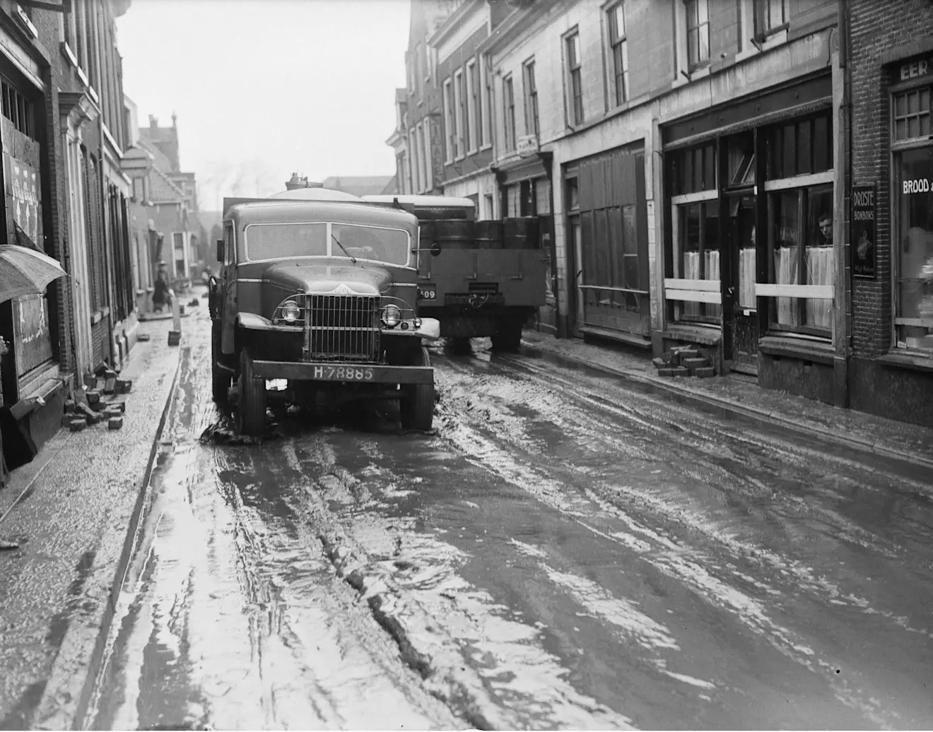 Opdooi in Nijkerk, na de winter van 1947 - J.G. Noske (Anefo)