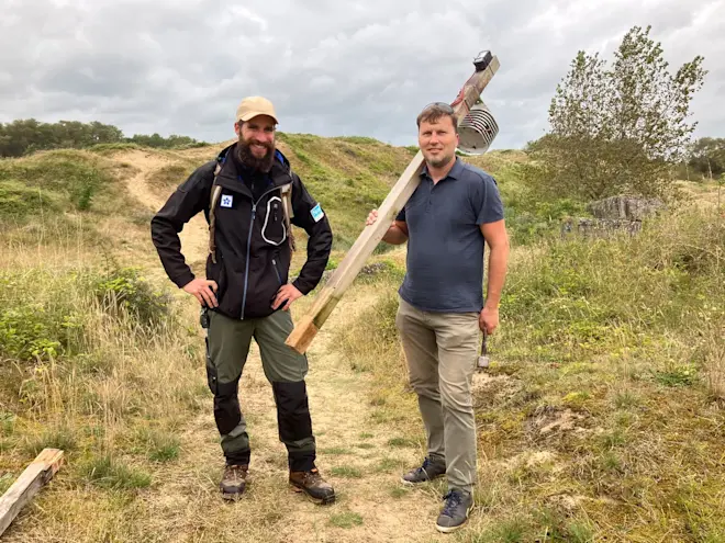 Karel Holvoet met een boswachter in Frankrijk - Pieter Bliek