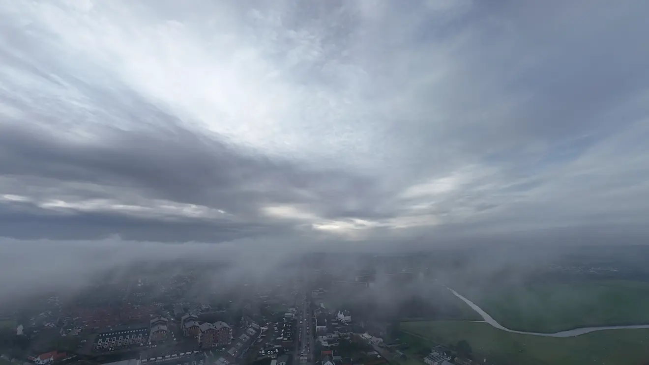 Tussen mist en veel hogere bewolking - Simone Wiersma