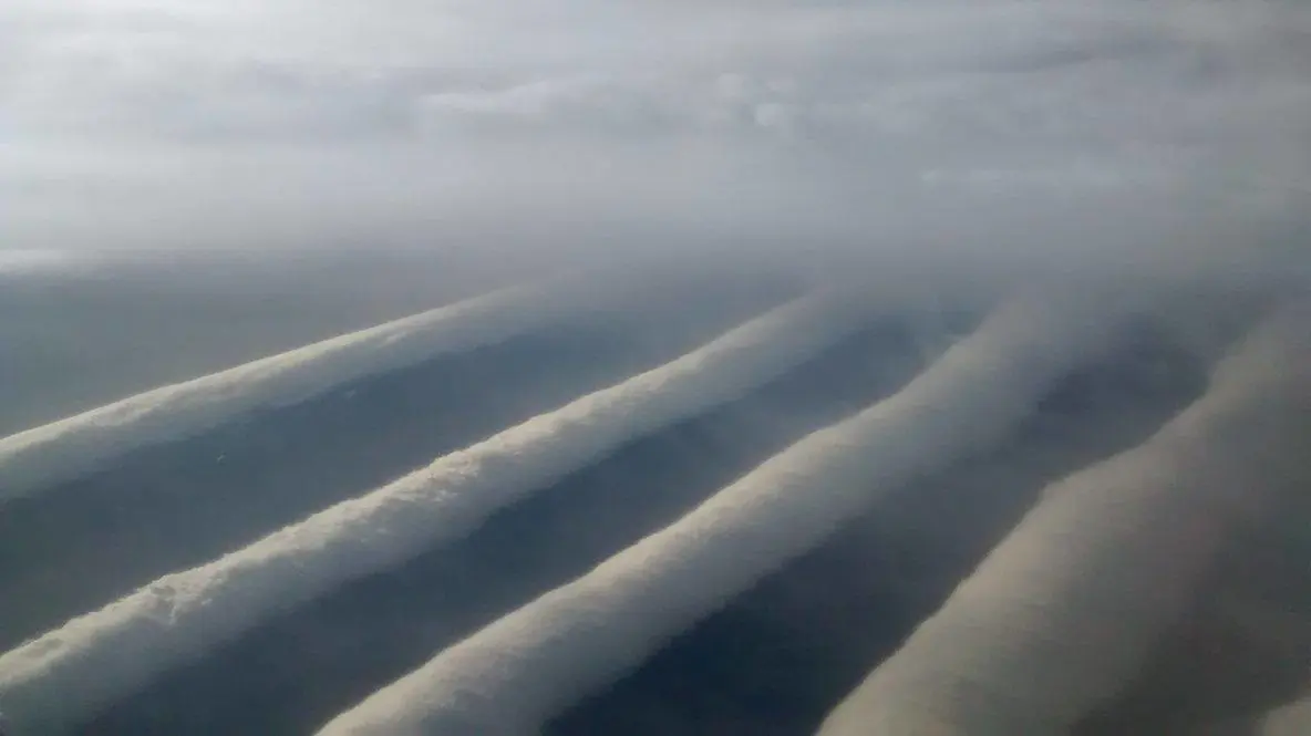 Meerdere morning glory's achter elkaar, boven Australië - Wikipedia