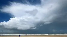 Er waren gisteren veel buien actief, zoals hier in de buurt van Katwijk - Gieny Westra