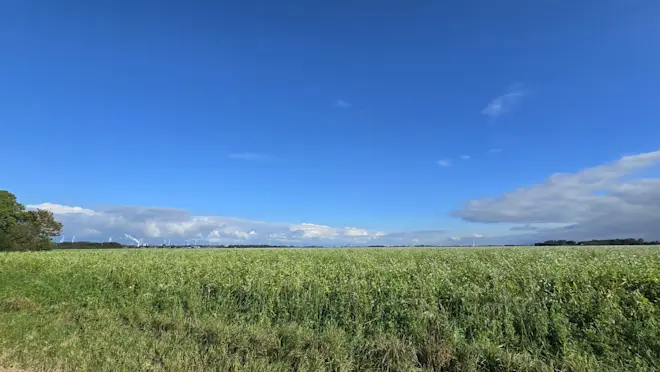 In het noordoosten van Groningen was het, terwijl het op andere plaatsen regende, gisteren lange tijd mooi weer. De komende dagen krijgen we dat op meer plaatsen - Jannes Wiersema