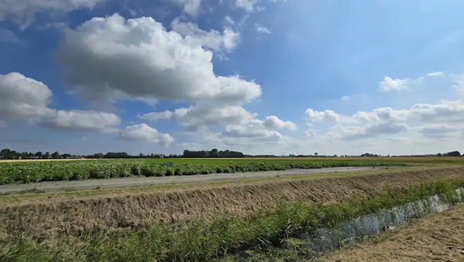 Stapelwolken boven het Groningse land - Jannes Wiersema