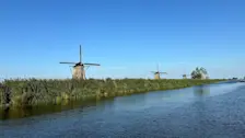 Blauwe lucht boven de molens - Jolanda Bakker