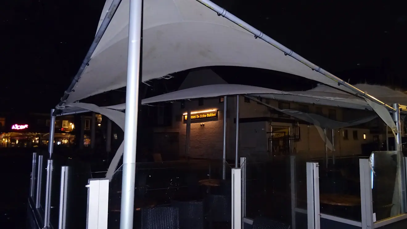 Schade aan een horecatent in Heerenveen - Albert Thibaudier