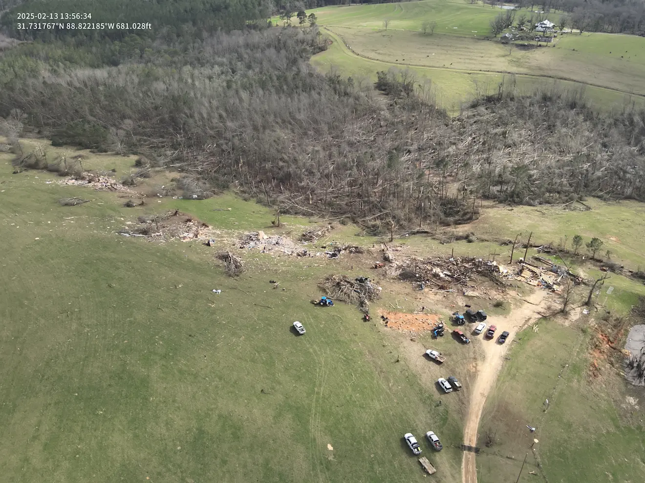 Schade door een eerdere tornado in de buurt van Whistler in de staat Mississippi - National Weather Service
