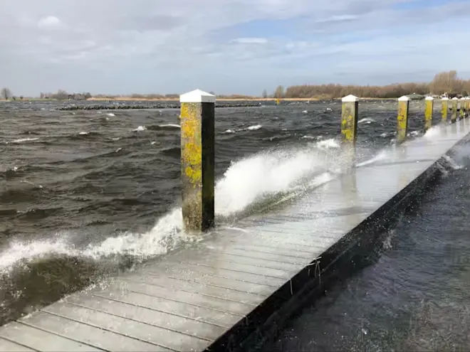 Een onstuimige dag door de passage van storm benjamin - Jolanda Bakker