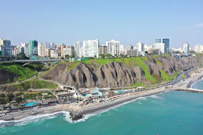 Bij de hoofdstad Lima van Peru welt tijdens een La Niña koud water uit de diepzee op naar het zeeoppervlak - Wikipedia
