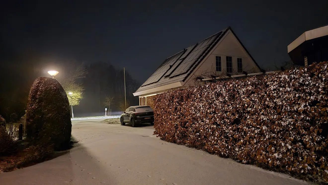In Roodeschool lag vanochtend een dun laagje sneeuw - Jannes Wiersema