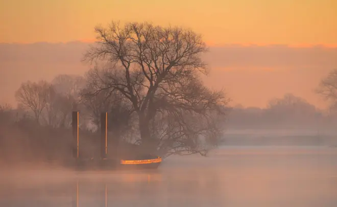 Prachtige zonsopkomst bij Ravenswaaij - Cynthia van Leusden