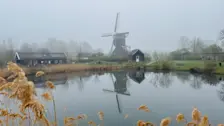 Een grijze en nevelige start van de dag in Leerdam - John Oomen
