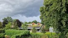 De onweersbui, op het moment dat hij Velp nadert - Reinout van den Born.