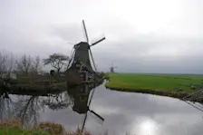 Grijs en een dun zonnetje in Aarlanderveen - Joost Mooij