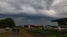 De eerste regen naderde vanochtend Cuijk - Henk Straatman