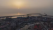 Saharastof boven Harlingen - Luca Hoogeveen