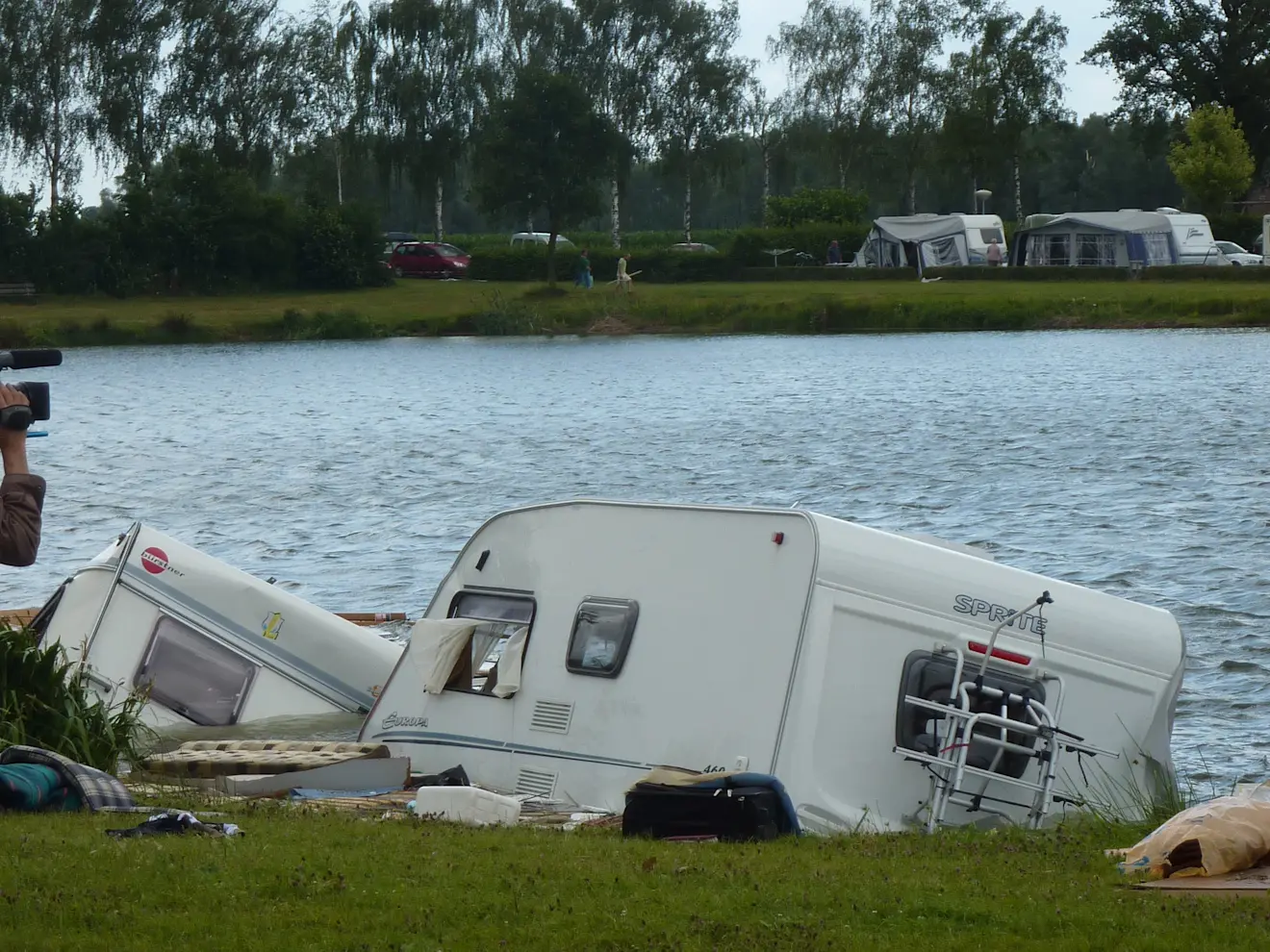 Meerdere caravans waren in het water terechtgekomen - Reinout van den Born