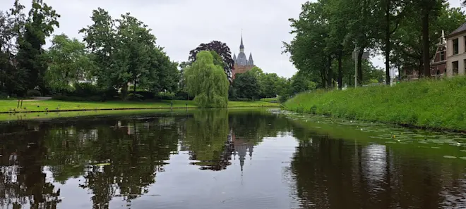 Een gracht in Zwolle - Grieta Spannenburg