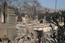 Veel puin, nog in de buurt van Los Angeles aanwezig, komt door de regen en wind van deze week in beweging - Wikipedia