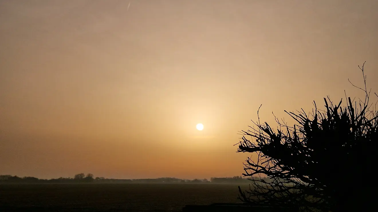 Veel Saharastof in de lucht boven Texel - Frans Alderse Baas