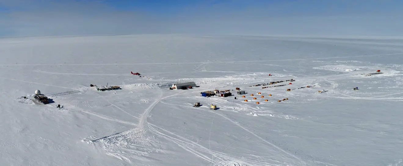 Het Summit Camp op de top van de Groenlandse ijskap - Wikipedia