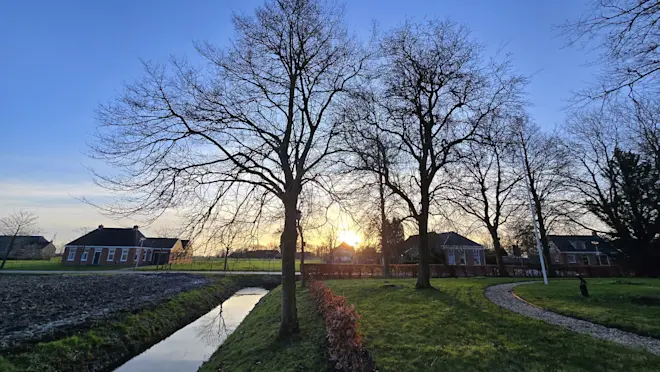 Een start met zon in Roodeschool - Jannes Wiersema.
