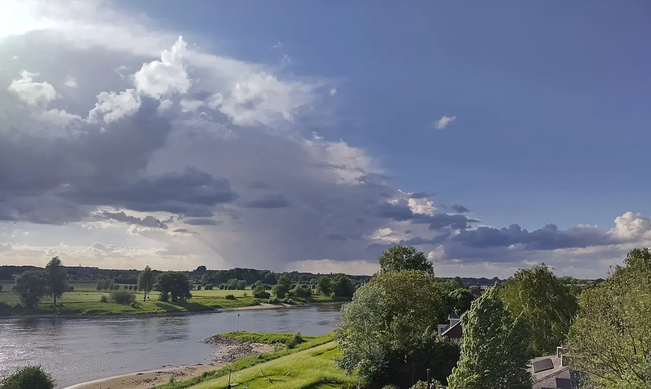 Een andere avondbui, gezien vanuit de omgeving van Zutphen - Hugo van den Oever