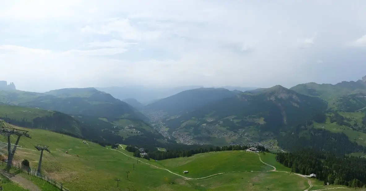 Zon en wolken in de Italiaanse Dolomieten - Webcam in Wolkenstein