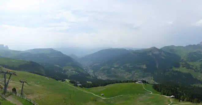 Zon en wolken in de Italiaanse Dolomieten - Webcam in Wolkenstein