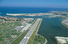 Het vliegveld van San Sebastian in Hondarribia in het noorden van Spanje was gisteren de natste plaats op het Iberisch schiereiland - Mikel Arrazolo
