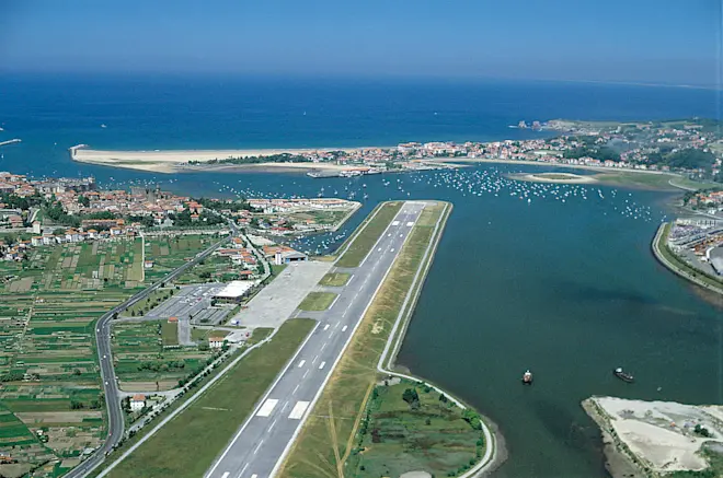 Het vliegveld van San Sebastian in Hondarribia in het noorden van Spanje was gisteren de natste plaats op het Iberisch schiereiland - Mikel Arrazolo